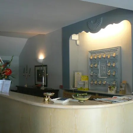 فندق Hostellerie Des Cedres 3*