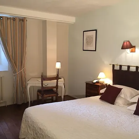 ホテル Hostellerie Des Cedres Villeneuve-de-Rivière